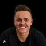 Lukas W.